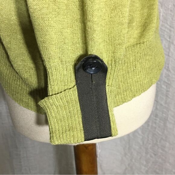 Cabi
Green Hooded Cardigan Style #282 Size Small - Picture 12 of 13